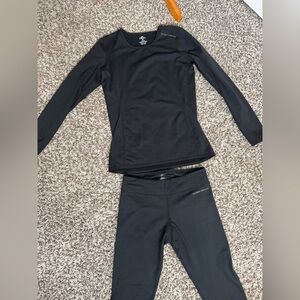 Hot Chillys Cold Weather Layers Top in Small & Bottoms in XS
Ski layers
